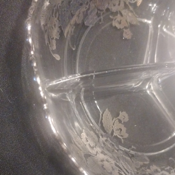 Elegant Clear Glass Divided Serving Bowl - Picture 5 of 5